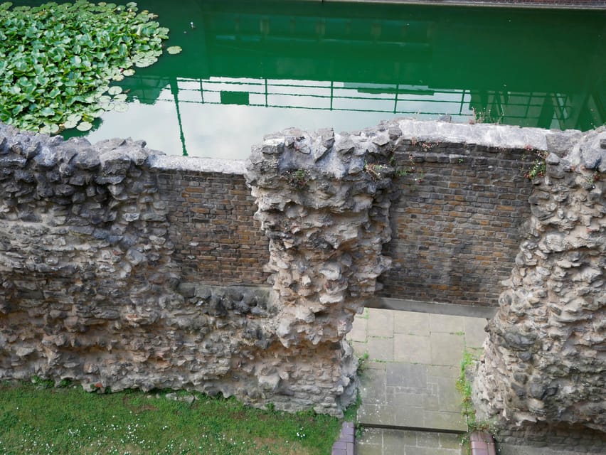 Shakespeare's London: Walking Tour - The Southbank finale: the Globe theatre site and the ending you’ll remember