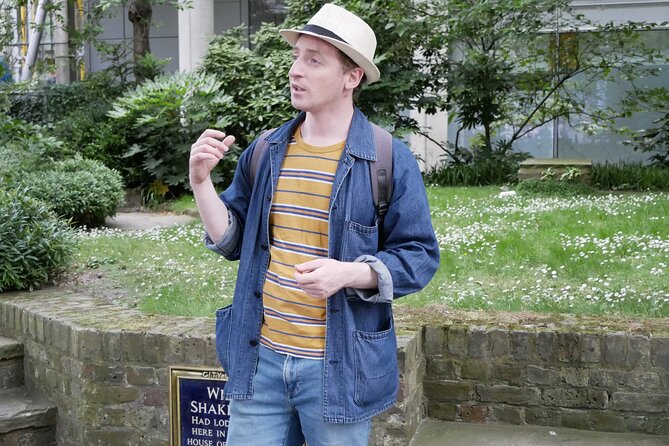 Shakespeare's Walking Tour in London - St. Paul’s Cathedral: a quick look that sets the scale