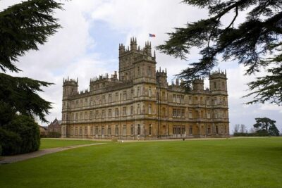 Shared Group Downton Abbey and Highclere Castle Tour from London - Cogges Manor Farm: a real farm stop with Downton filming spots