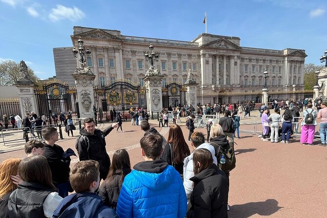 Sightseeing tour of London - in clear, slow English - Houses of Parliament, Guy Fawkes, and Westminster Abbey’s Coronation Context