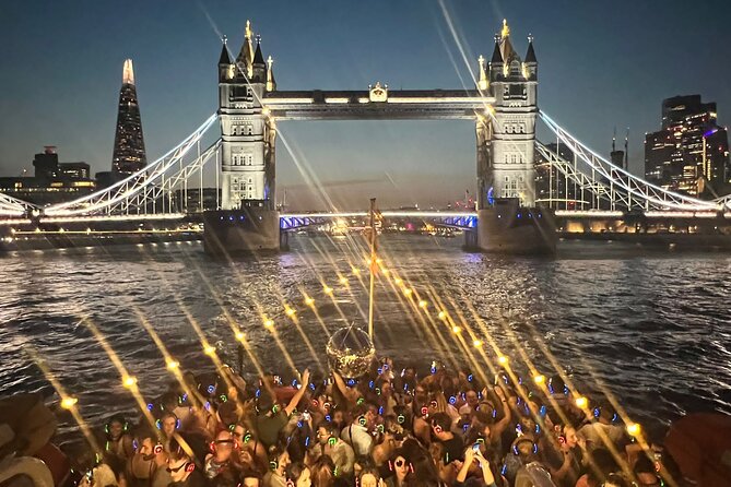Silent Disco London Thames Boat Party - Food and drinks: what you can expect to buy