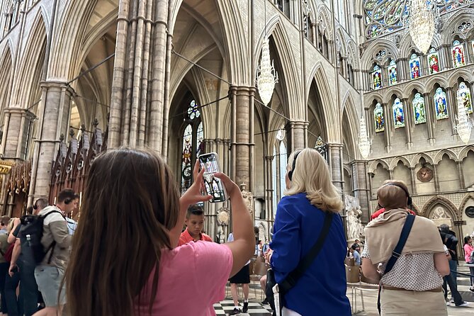 Skip-the-line London Westminster Abbey and City of Westminster Kid-Friendly Tour - The route continues outside: Parliament, Big Ben, and a real photo stop