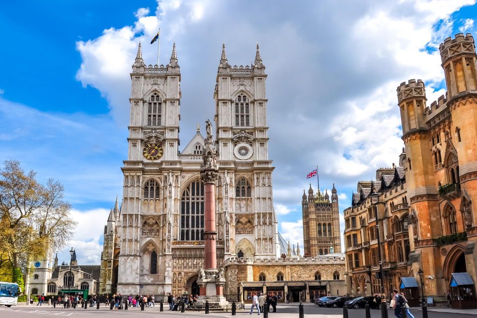 Skip-the-Line London Westminster Abbey Guided Tour in German - Buckingham Palace photo stop: exterior views, not ticket time