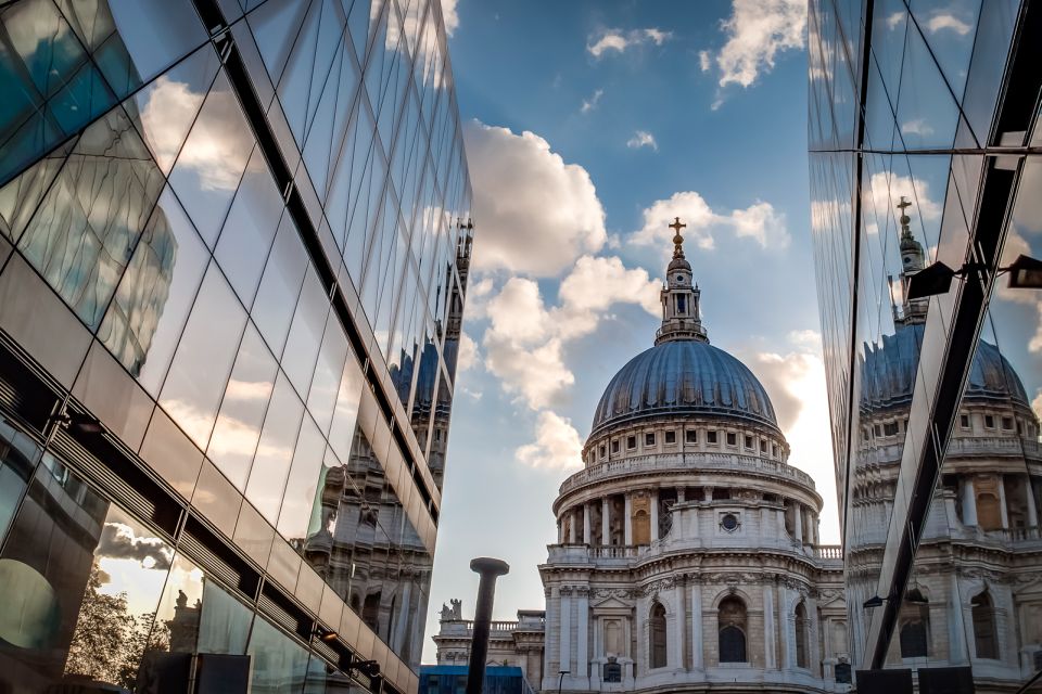 Skip-the-Line St Paul’s Cathedral Private Tour in London - Entering St Paul’s: the 2-hour tour focuses on the cathedral’s soul