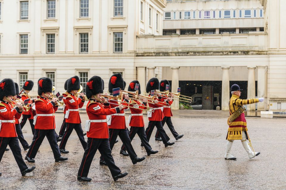 Skip the line Westminster Abbey & Guard Change Ceremonies - Parliament Square meet-up to Westminster Abbey: how you avoid the worst crush