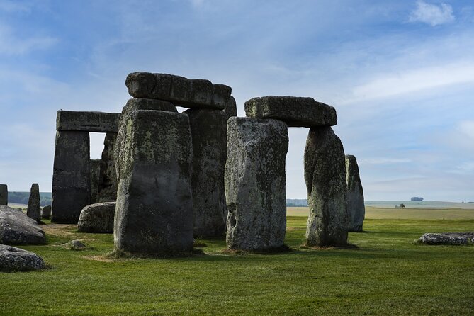 Small-Group Day Trip to Stonehenge, Bath and Windsor from London - The London Pickup and Coach Ride: More Than Just Transit