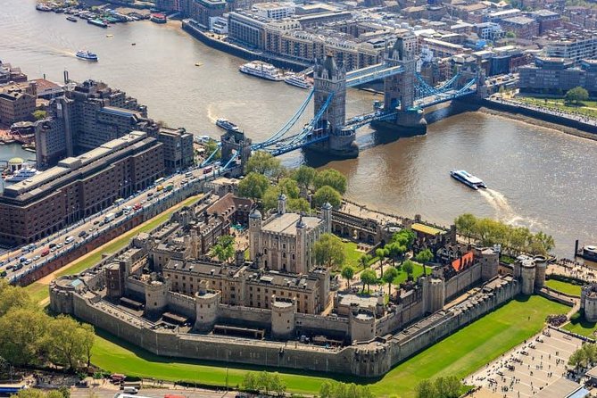 South Bank (London Bridge) Walking Tour & Enter The Tower of London - Borough Market and film-locations energy (without needing a ticket app)