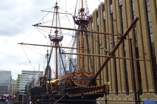 Southwark - an exclusive private walking tour full of surprises! - Southwark Cathedral interior: the Shakespeare window and more