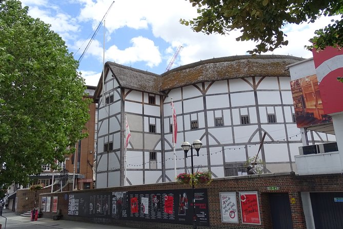 Southwark - an exclusive private walking tour full of surprises! - Meeting Sandy at London Bridge and why small-group matters