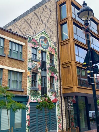 Southwark to Shoreditch Shakespeare Promenade - Thames walk from Queenhithe to Southwark Bridge