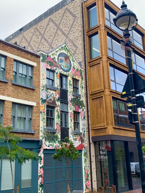 Southwark to Shoreditch Shakespeare Promenade - Thames walk from Queenhithe to Southwark Bridge