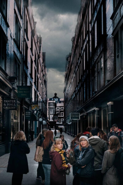 Spanish Language : Original Harry Potter Walking Tour - Meeting at Southwark View Point and the blue flag trick