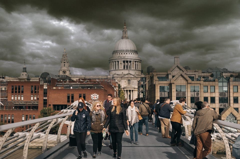 Spanish Language : Original Harry Potter Walking Tour - Shakespeare’s Globe and the London that inspired Knockturn Alley