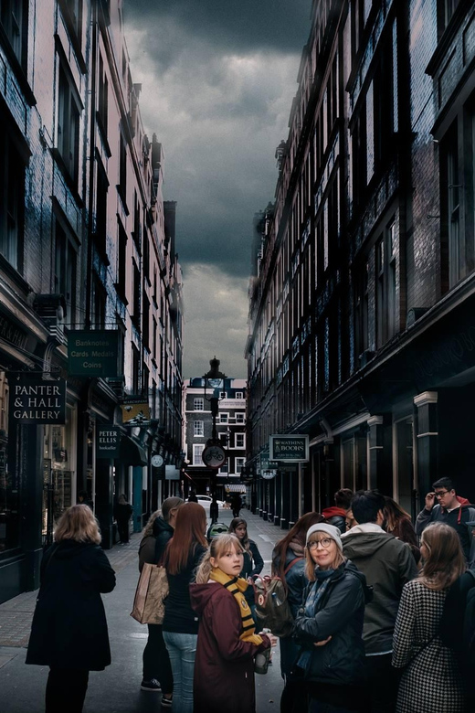Spanish Language : Original Harry Potter Walking Tour - Meeting at Southwark View Point and the blue flag trick