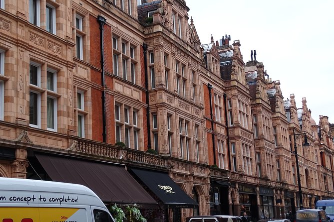 St James' & Mayfair - Private Tour of London's Royal & Aristocratic Villages - St. James’s Palace and Buckingham Palace: origins, pageantry, and that famous balcony