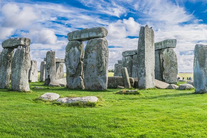 Stonehenge Half-Day Tour from London with Admission - Audio options: the real difference between a “good” and a “great” day