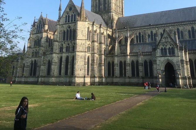 Stonehenge & Salisbury Cathedral: Private Day Trip from London - Salisbury Cathedral and the Magna Carta copy: the main event