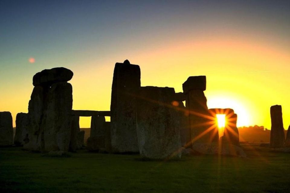 Stonehenge Special Access - Evening Tour from London - Stonehenge inner circle special access: seeing the stones up close