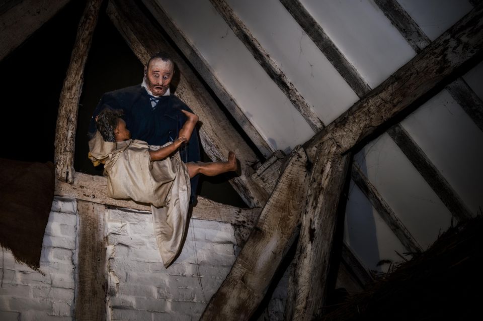 Stratford-upon-Avon: Lantern-Lit Ghost Tour at Tudor World - The 60-Minute route through Tudor World’s dark corridors