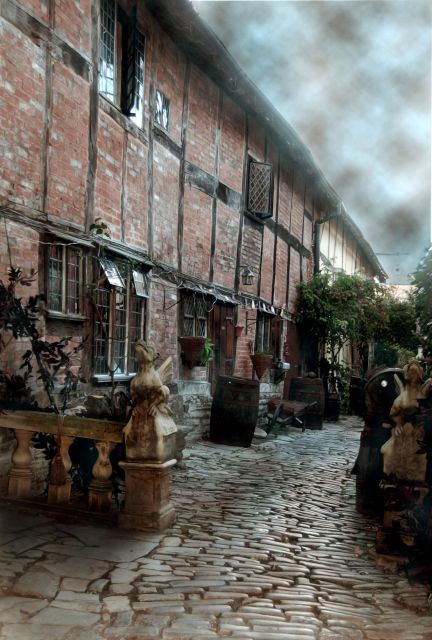 Stratford-upon-Avon: Lantern-Lit Ghost Tour at Tudor World - Why Stratford feels different after the tour ends
