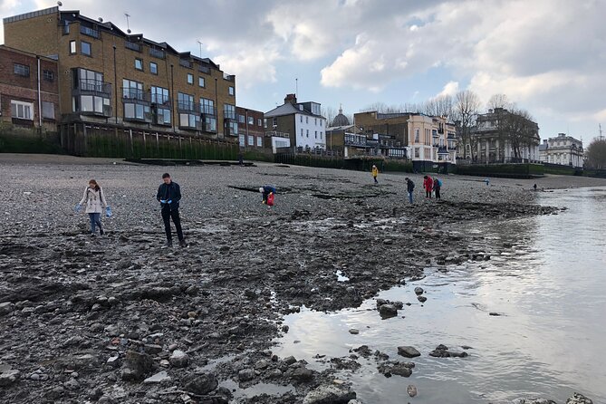 Thames Beachcombing - Getting value from the guide: turning scraps into stories