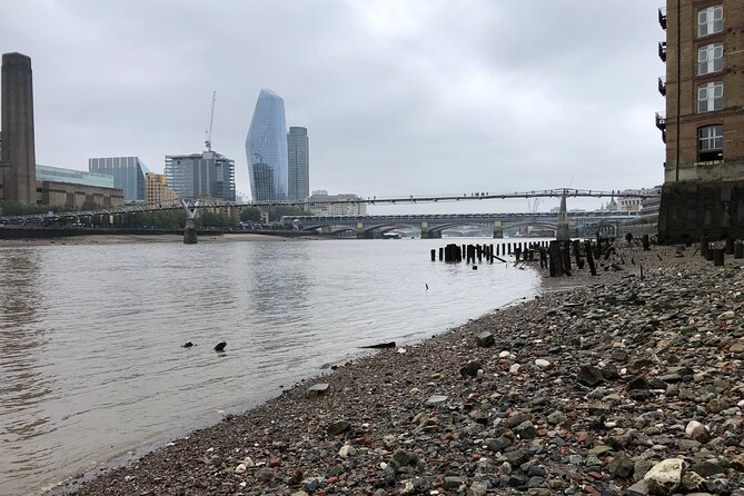Thames Beachcombing - Meeting up on the Thames: expect a changing spot and plan to adapt