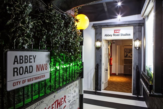 The Beatles & Liverpool Magical Mystery Tour from London - Cavern Club time: free admission, live music, and crowd math