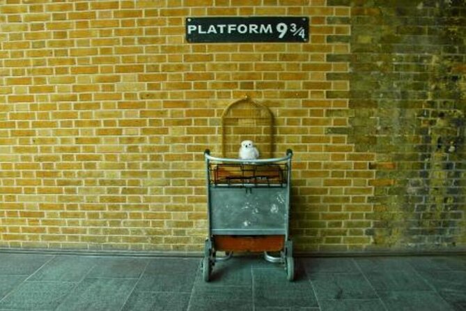 The Best Harry Potter Tour & The London Dungeons - Cecil Court and Goodwin’s Court: two lanes that look like movie magic