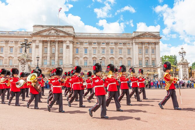The Changing of the Guard Tour and Buckingham Palace - Changing of the Guard: Buckingham Palace vs Horse Guards Parade