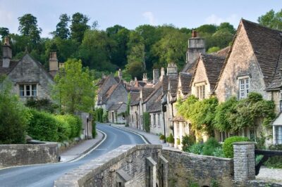 The Cotswolds Guided Day Tour from London - Earl’s Court to Burford: The First Hour Sets the Tone