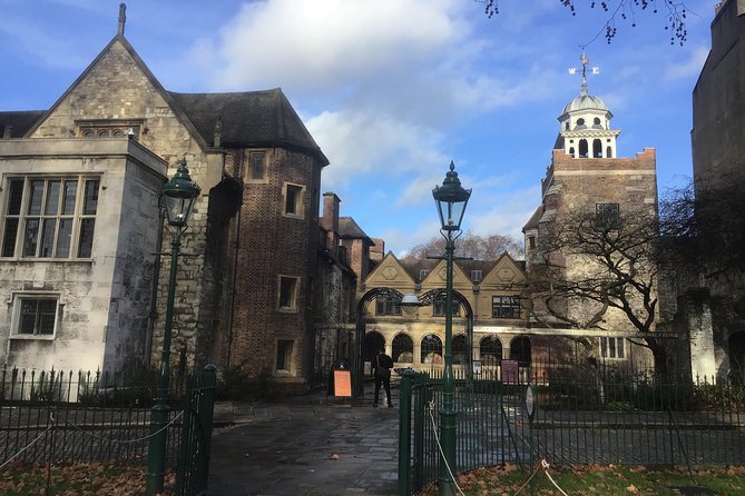 The Freemasons Tour of London - The City of London’s hidden courtyards: Blackfriars and Crypt on the Green