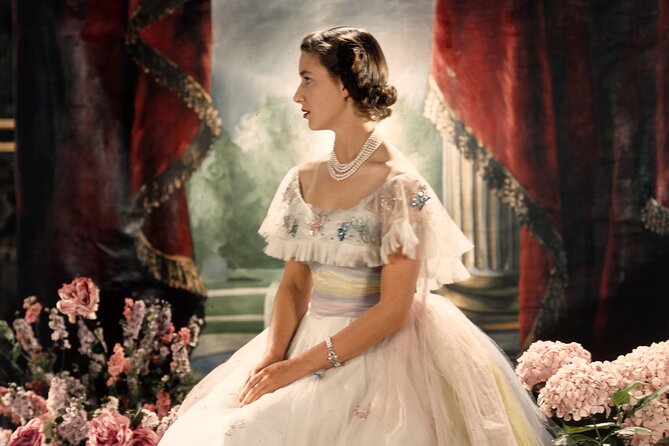 The Kings Gallery - Queen Elizabeth II: Her Life in Style - Queen Elizabeth II in style: what you’ll actually see (and why it works)