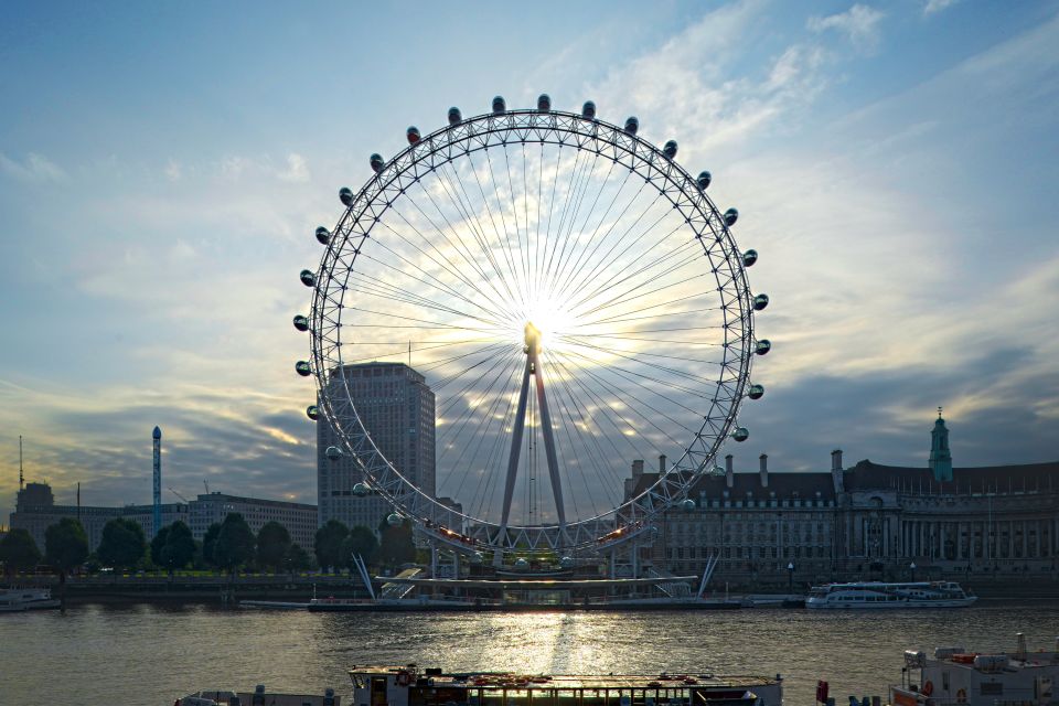 The London Eye Champagne Experience - Eye Lounge pre-boarding: the calmer part of the day