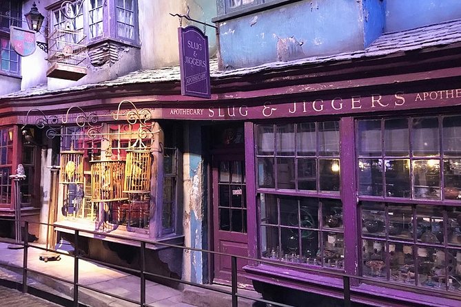 The Magic of Harry Potter Private Guided Tour for Kids and Families in London - Stop 1: Piccadilly Circus by Eros, where the West End becomes part of the story
