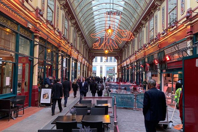 The Magic of Harry Potter Private Guided Tour for Kids and Families in London - Stop 3: Trafalgar Square, fountains, lions, and the Diagon Alley setup