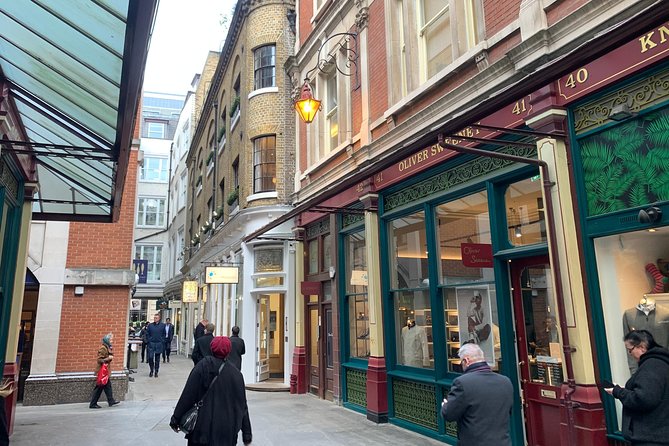 The Magic of Harry Potter Private Guided Tour for Kids and Families in London - The guides: what you should expect from Tina, Danny, and the team style