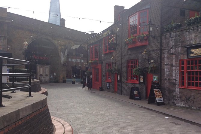 The Mayflower Private Walking Tour - The George Tavern and Southwark Cathedral: writers, pilgrims, and overlooked beauty