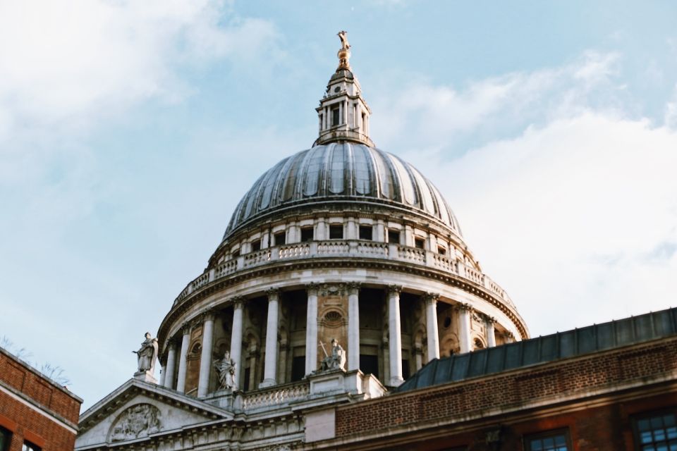 The Old City of London - Guided Walking Tour 12 guests 2,5h - St Mary-le-Bow Church and the City’s everyday religious landmarks