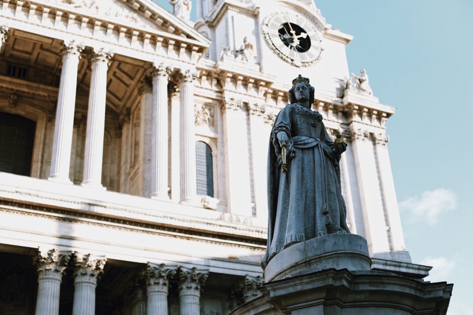 The Old City of London - Guided Walking Tour 12 guests 2,5h - Strolling toward the Thames: planning your route out