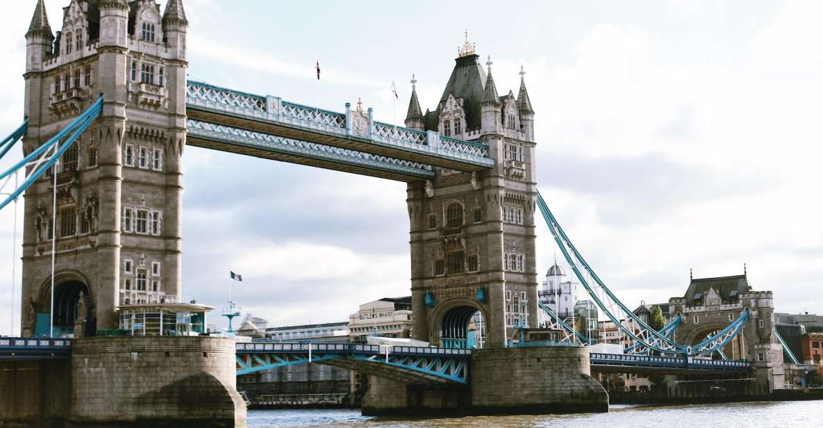 The Old City of London - Guided Walking Tour 12 guests 2,5h - Starting in Temple Station and getting your bearings fast