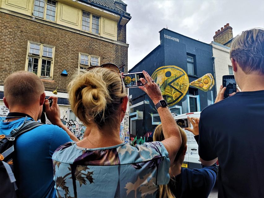 The Original London Street Art Tour (French) - Spitalfields streets to Brick Lane: where tags become a language