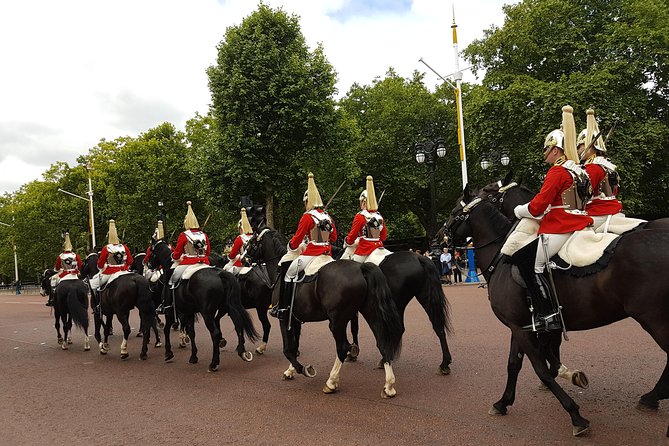 The Shard Viewing Gallery & Westminster Walking Tour - Buckingham Palace and Green Park: royal details and possible Changing of the Guard