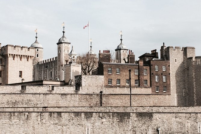 The Tower of London - Small Group Tour with a Local Expert - Why the Tower of London feels easier with a guide