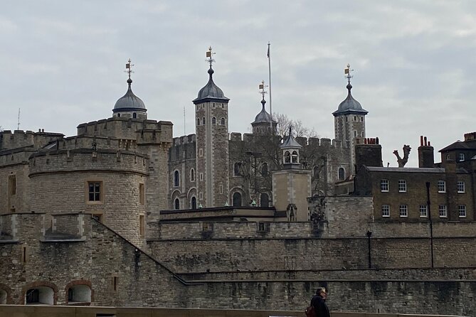 The Tower of London - Small Group Tour with a Local Expert - Crown Jewels: how to make the display more than a photo stop