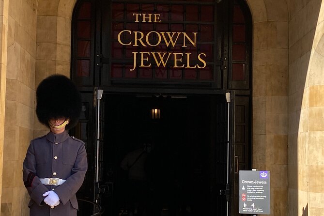 The Tower of London - Small Group Tour with a Local Expert - Beefeaters: the Tower’s living side