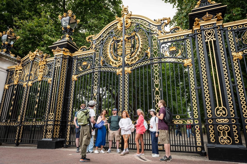 Top London Sights Tour - Christmas Day Special! - Big Ben and Westminster Abbey: what to watch for as you pause