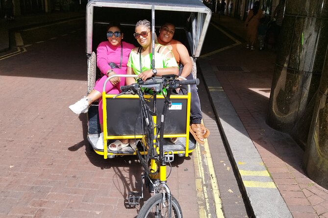 Touching Distance LONDON Rickshaw/Pedicab Private Tour - Meeting at The Mall and Getting Started Smooth