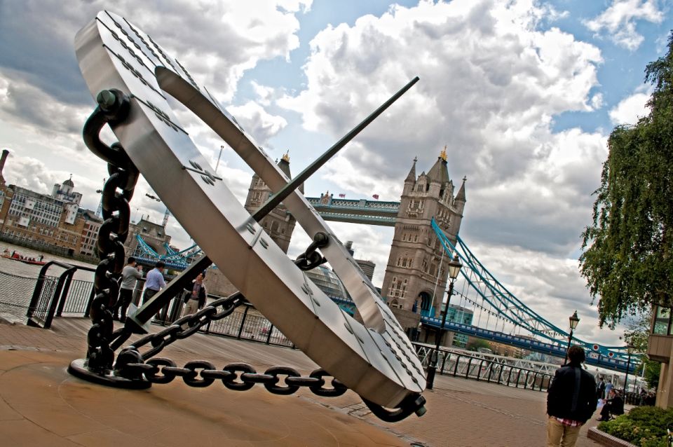 Tour in Italian: Londra in un Giorno - Tower Bridge walk: skyline payoff in about 30 minutes