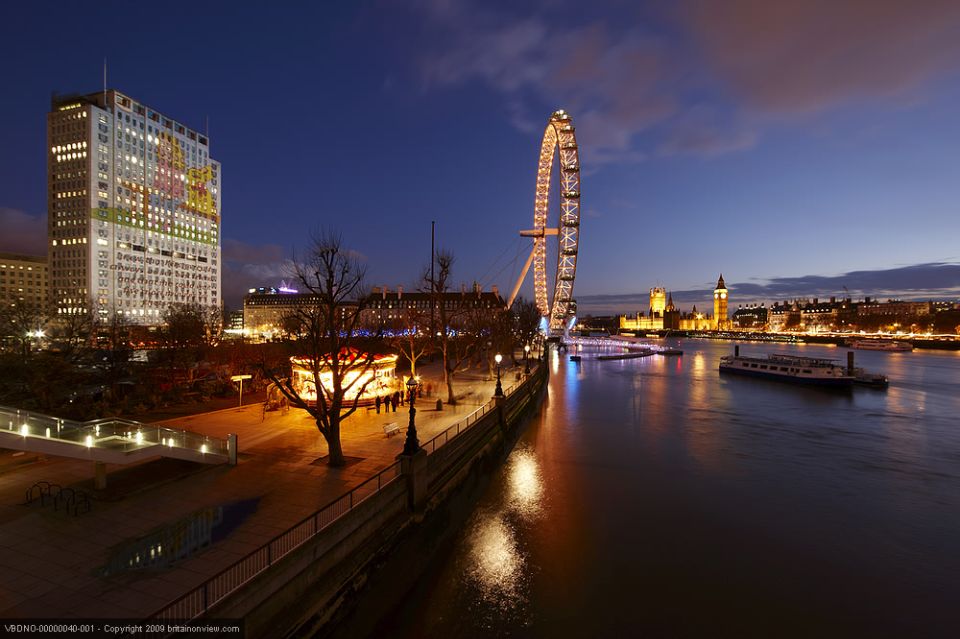 Tour of London and Christmas Day Lunch Cruise - The London Coach Portion: Westminster, St Paul’s, and Buckingham Palace