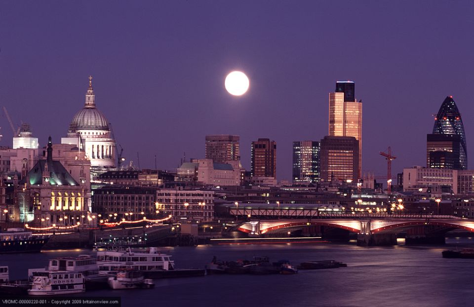 Tour of London and Christmas Day Lunch Cruise - Price and Value at $307 Per Person: When It’s a Good Deal